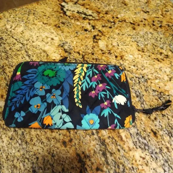 Vera Bradley Zip Around Wallet Pouch In Midnight Blues Multicolor Floral Quilted - Picture 2 of 7